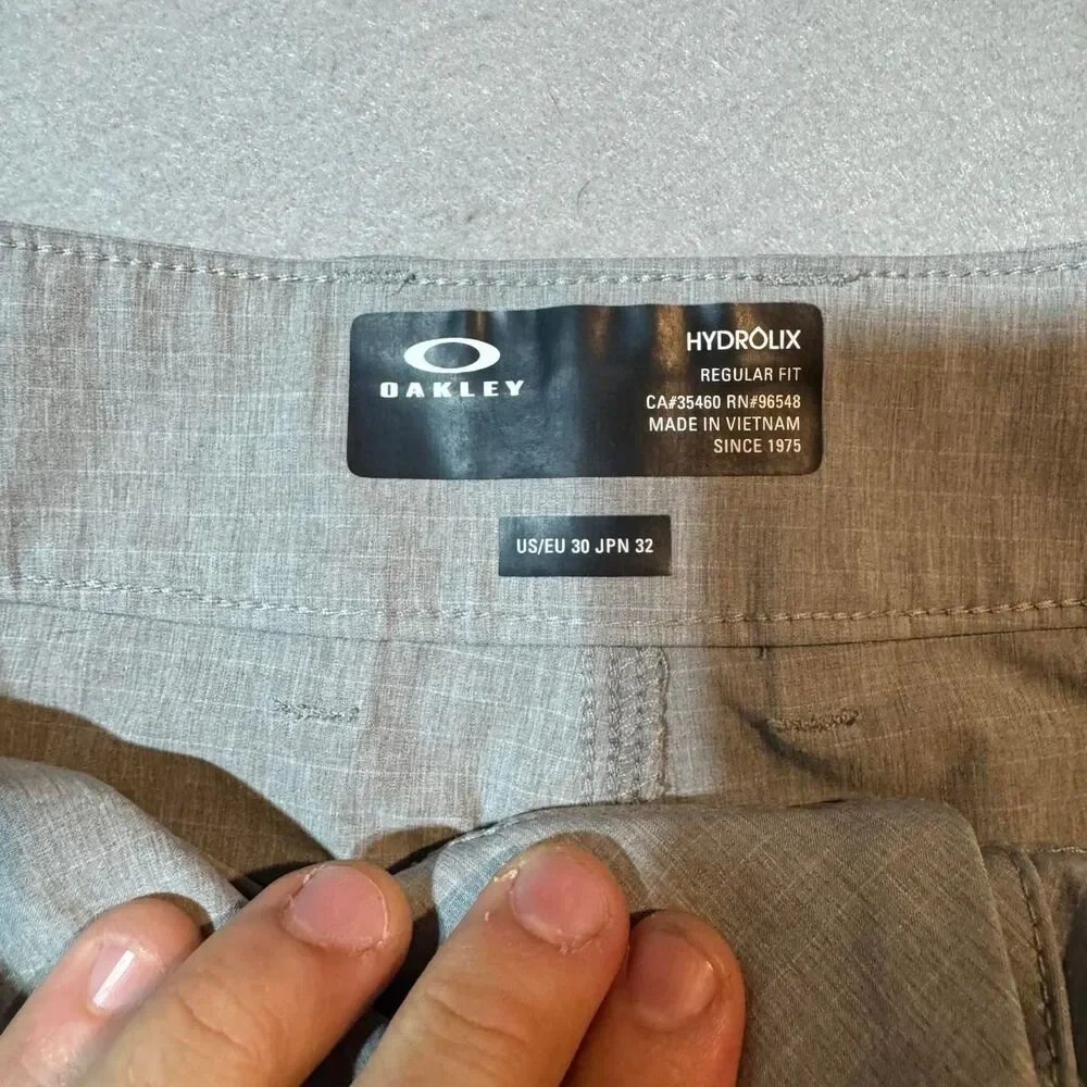 Oakley Men's Grey and Cream Shorts